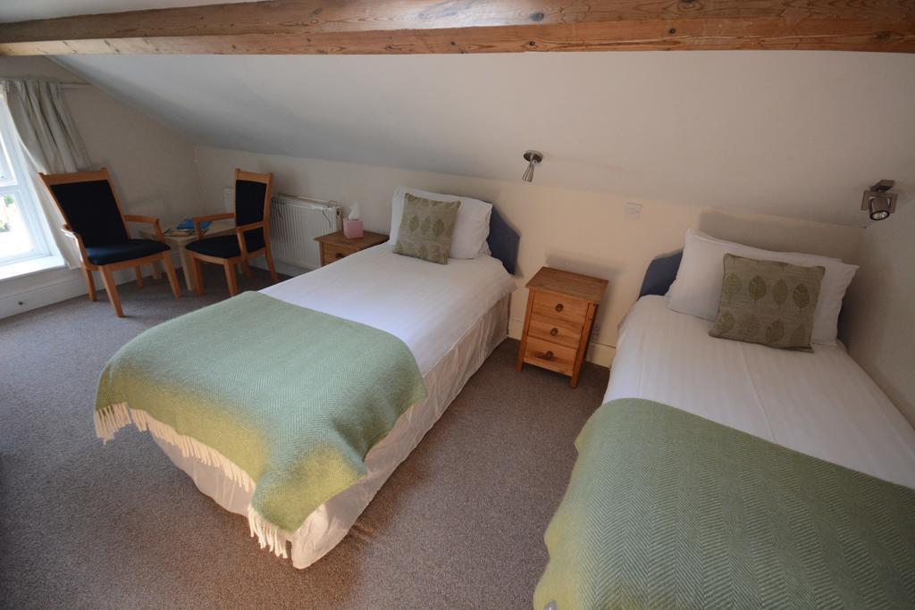 ベトウス・ア・コーエド Bryn Llewelyn Bed & Breakfast エクステリア 写真