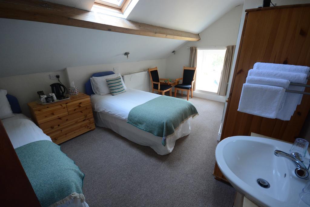 ベトウス・ア・コーエド Bryn Llewelyn Bed & Breakfast エクステリア 写真