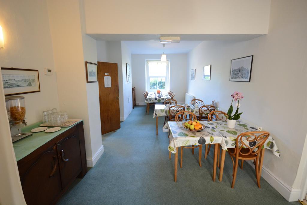 ベトウス・ア・コーエド Bryn Llewelyn Bed & Breakfast エクステリア 写真