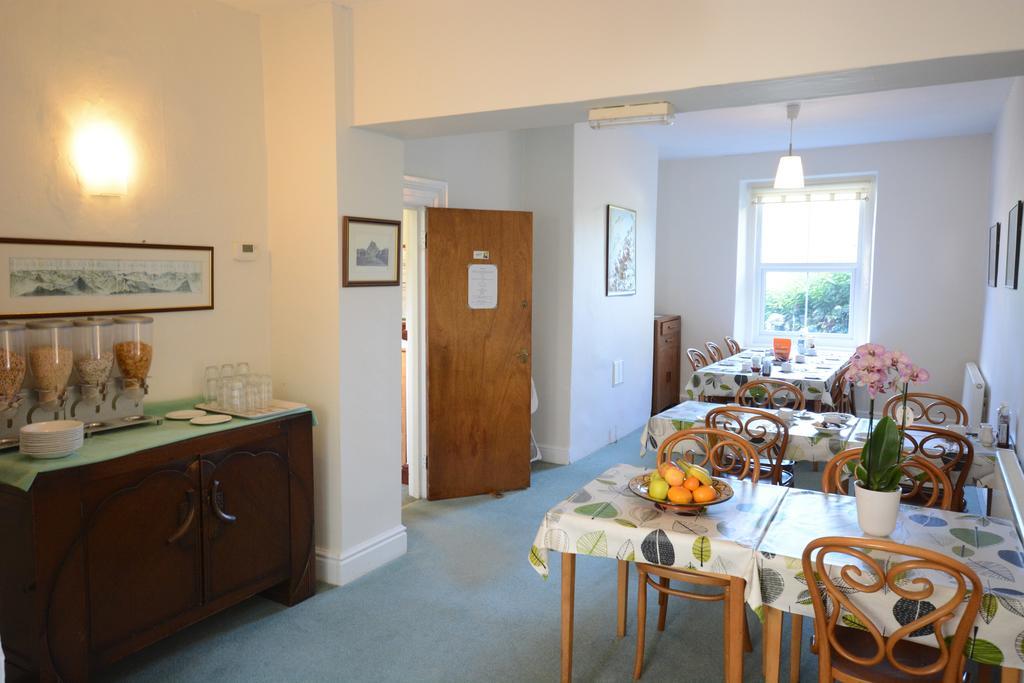 ベトウス・ア・コーエド Bryn Llewelyn Bed & Breakfast エクステリア 写真